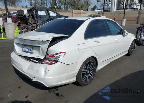 2013 Mercedes-Benz C 250 Sport из США, поврежденный, VIN WDDGF4HB6DR286163